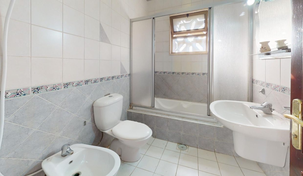 Unfurnished-Apartment-for-Rent-Bathroom 2