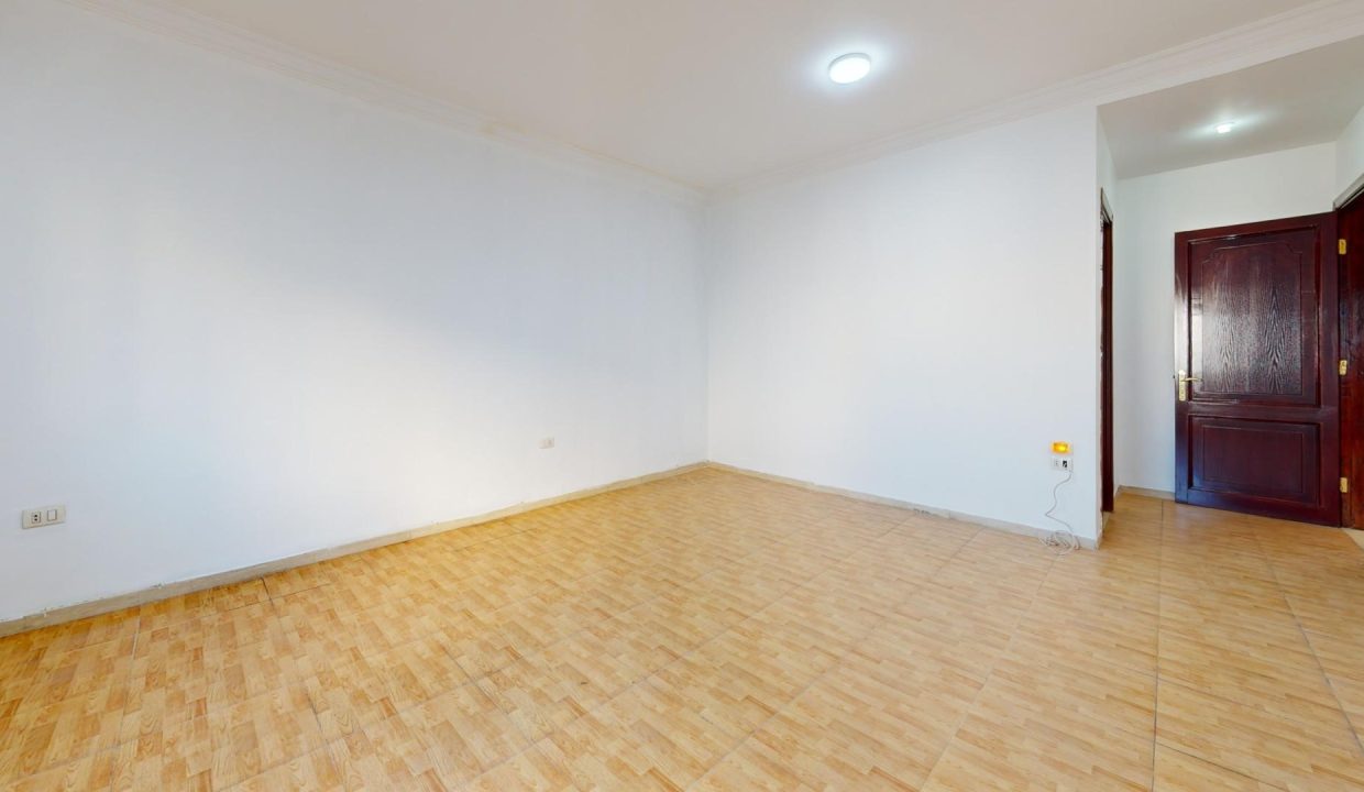 Unfurnished-Apartment-for-Rent-Living-Room 2