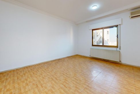 Unfurnished-Apartment-for-Rent-Living-Room 3