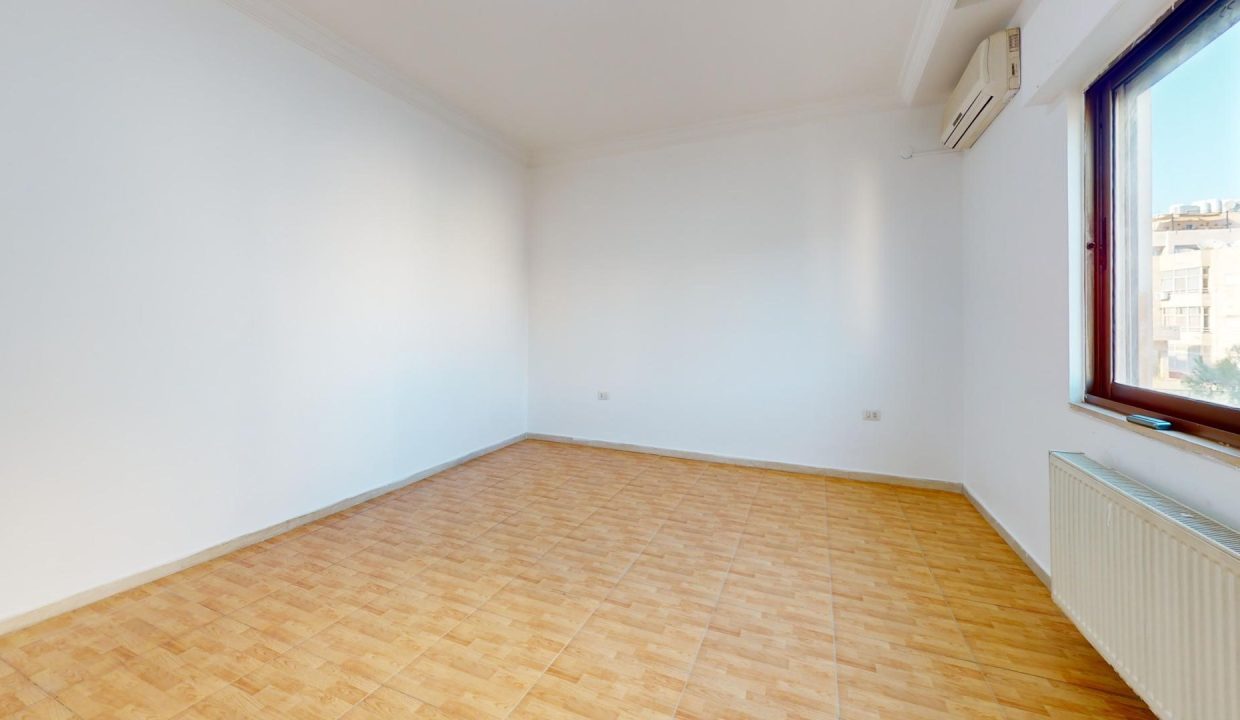 Unfurnished-Apartment-for-Rent-Living-Room 6