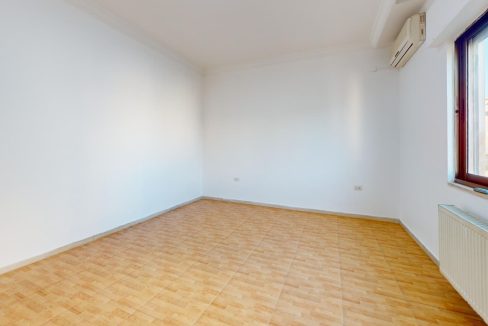 Unfurnished-Apartment-for-Rent-Living-Room 6