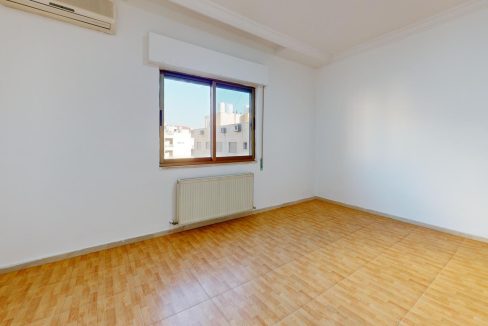 Unfurnished-Apartment-for-Rent-Living-Room 7