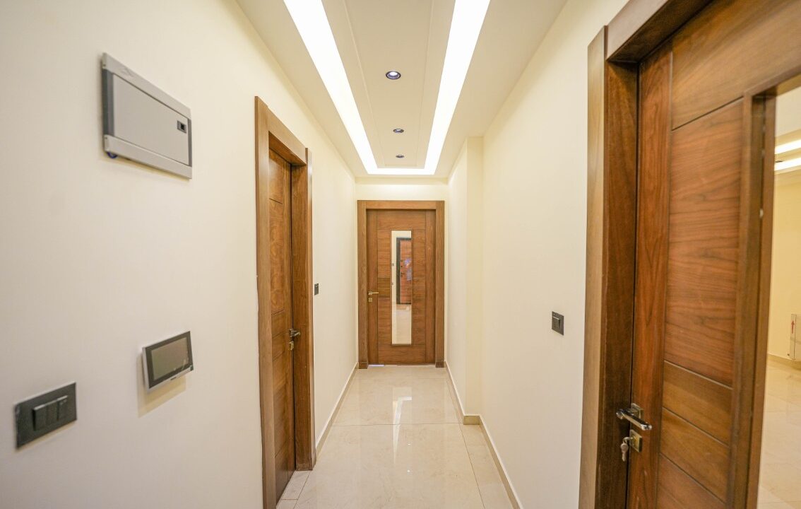 smaller - Corridor (Custom)